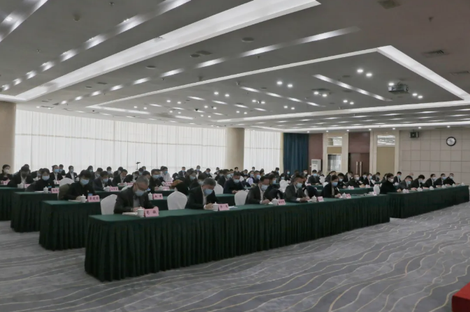 鞍勤集團、溫泉集團舉辦貫徹落實市第十三次黨代會精神宣講報告會(圖3)