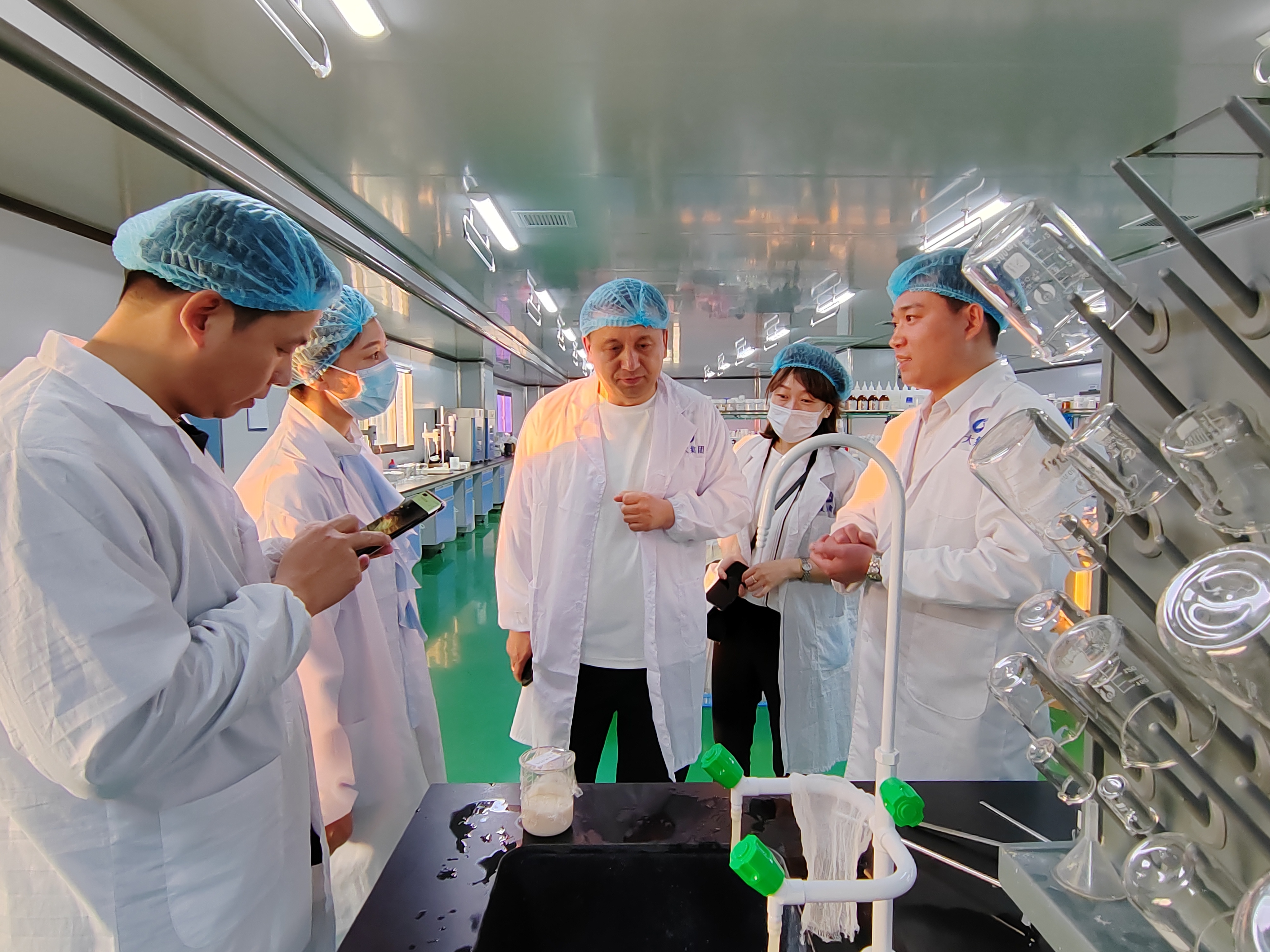 鞍勤集團(tuán)、溫泉集團(tuán)、公服集團(tuán)商務(wù)考察組赴廣州調(diào)研