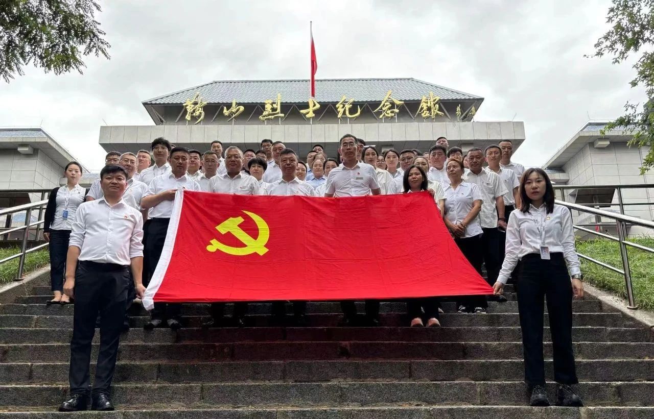 鞍勤集團、公服集團開展“憶初心、強黨性、轉(zhuǎn)作風、建新功”慶“七·一”主題黨日活動